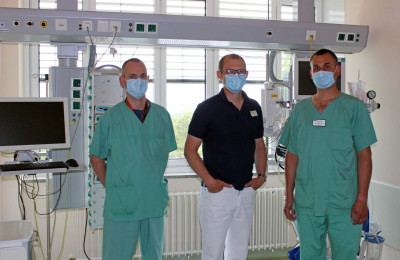 v.l.n.r. OA Dr. med. Udo Gottschaldt, ChA Prof. Dr. med. Andreas Reske, stv. Pflegerische Klinikleitung Ralf Brückner 